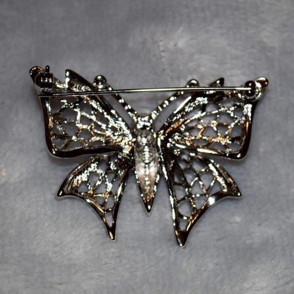Vintage ~ Rhodium Plated Butterfly with Purple Swarovsky Crystals - Picture 4 of 4